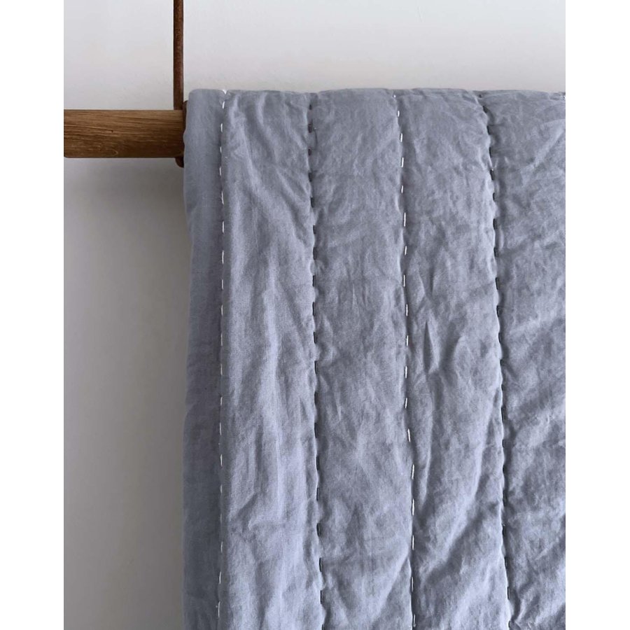 MOUD Home Senses Gestepptes Tagesdecke 260x260 cm, Blau
