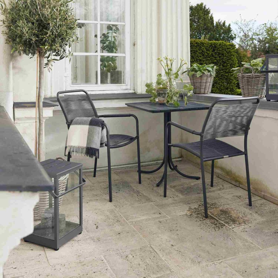 Mandalay Pure Café-Set mit 2 Verona-Stühlen mit Sunloom-Armlehne 67 cm, Anthrazit