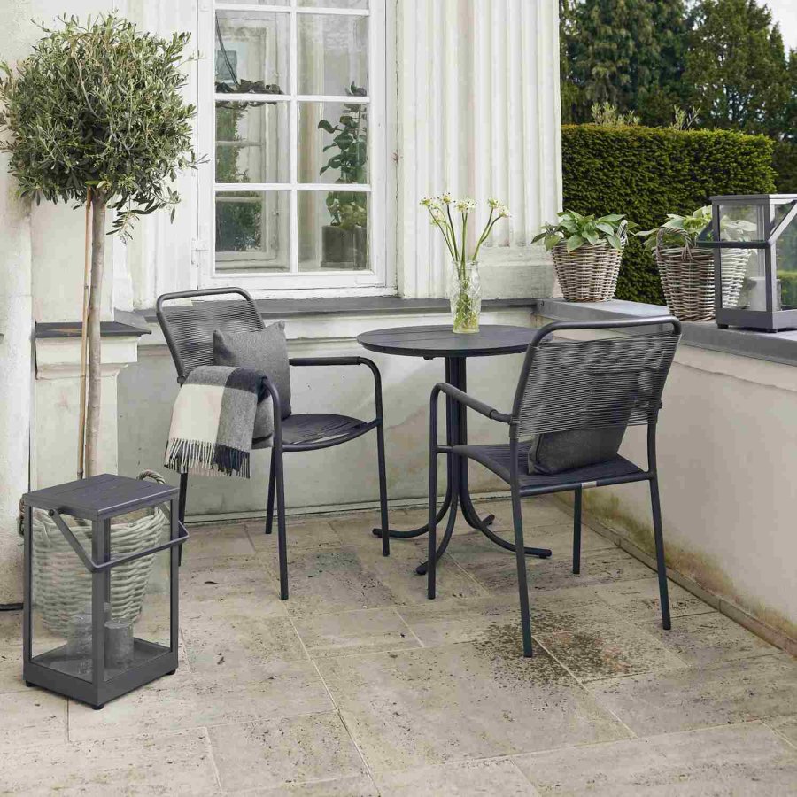 Mandalay Pure Café-Set mit 2 Verona-Stühlen mit Sunloom-Armlehne 67 cm, Anthrazit