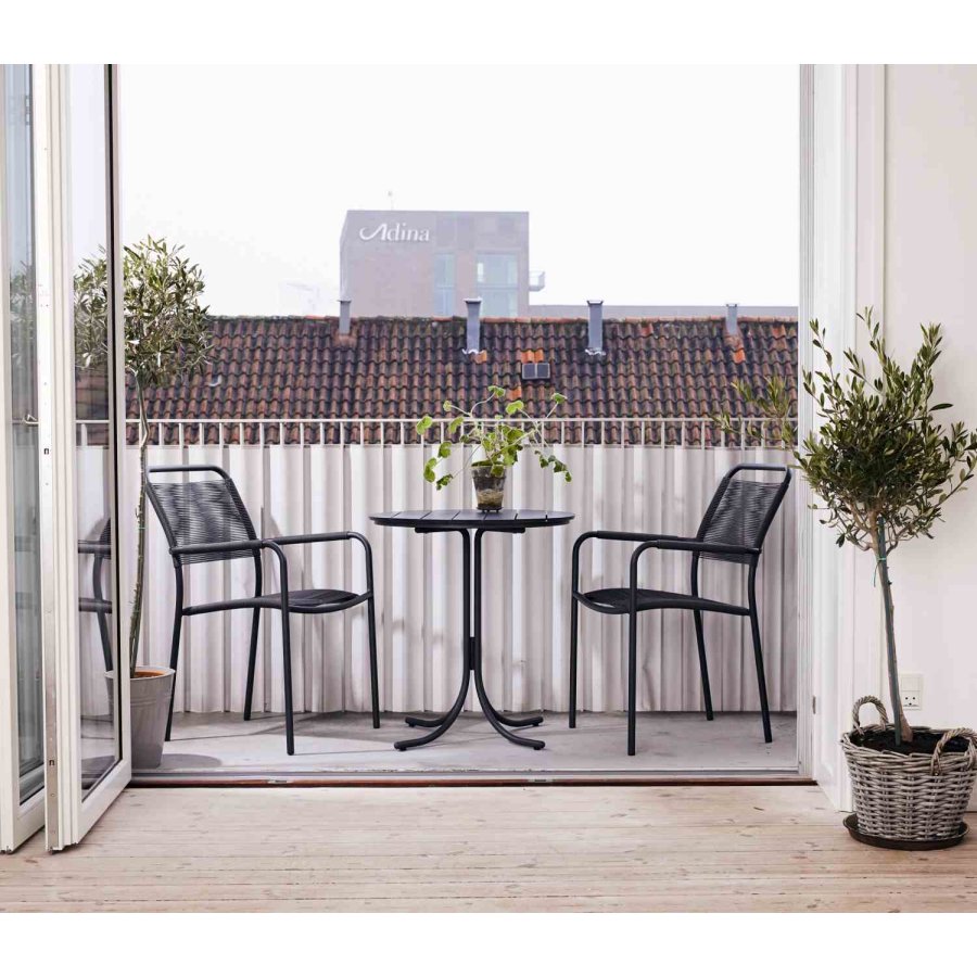 Mandalay Pure Café-Set mit 2 Verona-Stühlen mit Sunloom-Armlehne 67 cm, Anthrazit