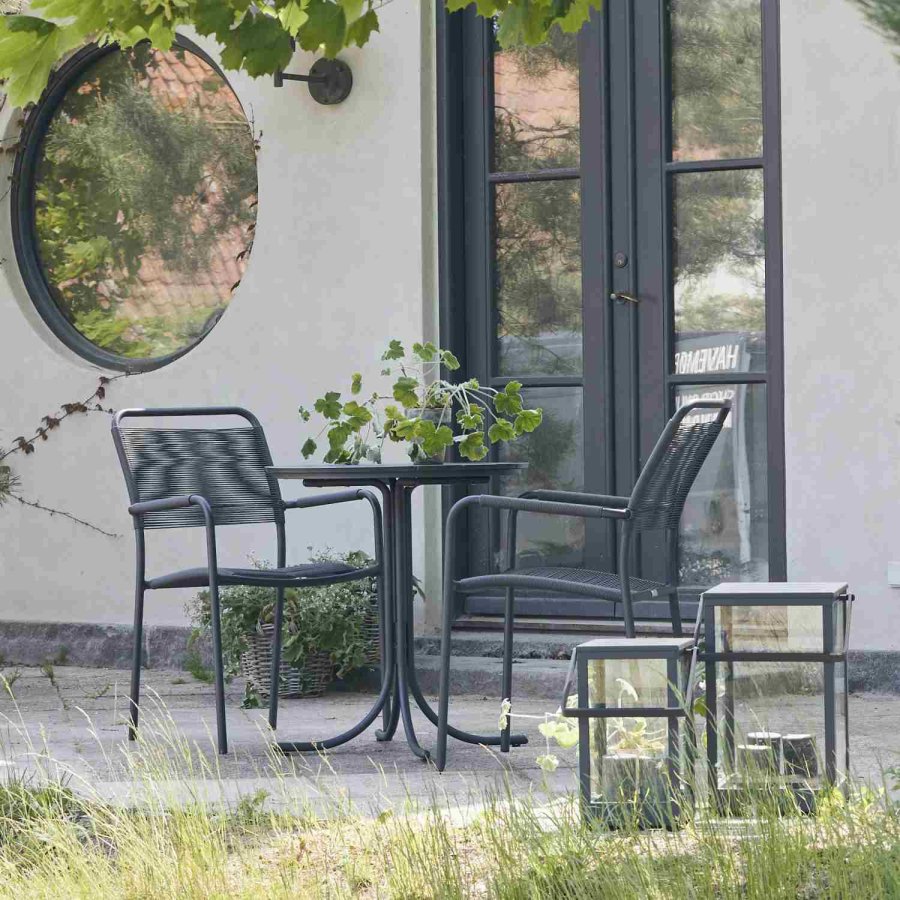 Mandalay Pure Café-Set mit 2 Verona-Stühlen mit Sunloom-Armlehne 67 cm, Anthrazit