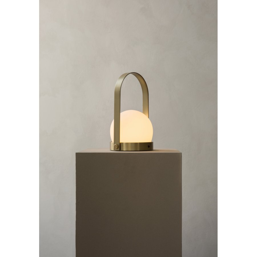 Audo Carrie Tischlampe H24,5 cm, Messing gebrstet