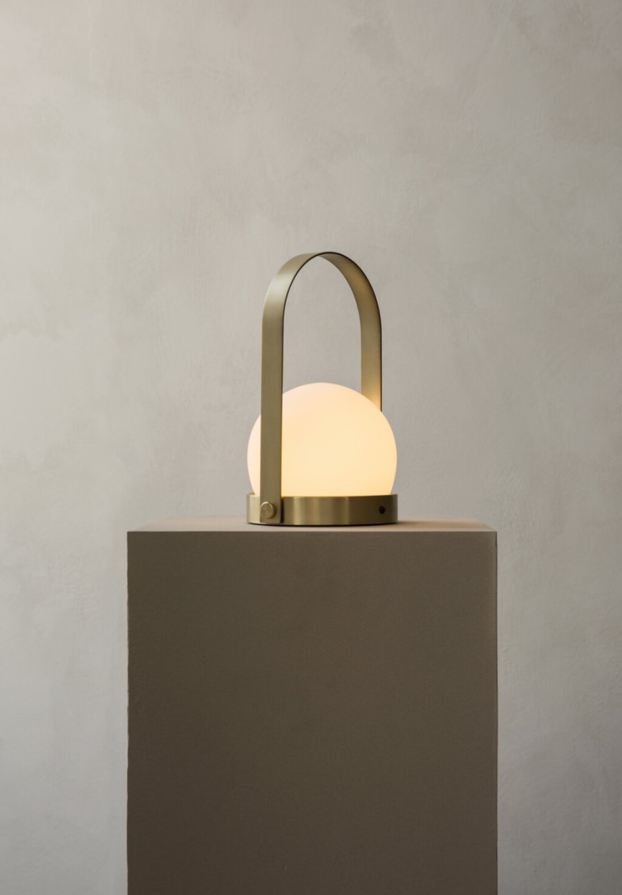 Audo Carrie Tischlampe H24,5 cm, Messing gebrstet