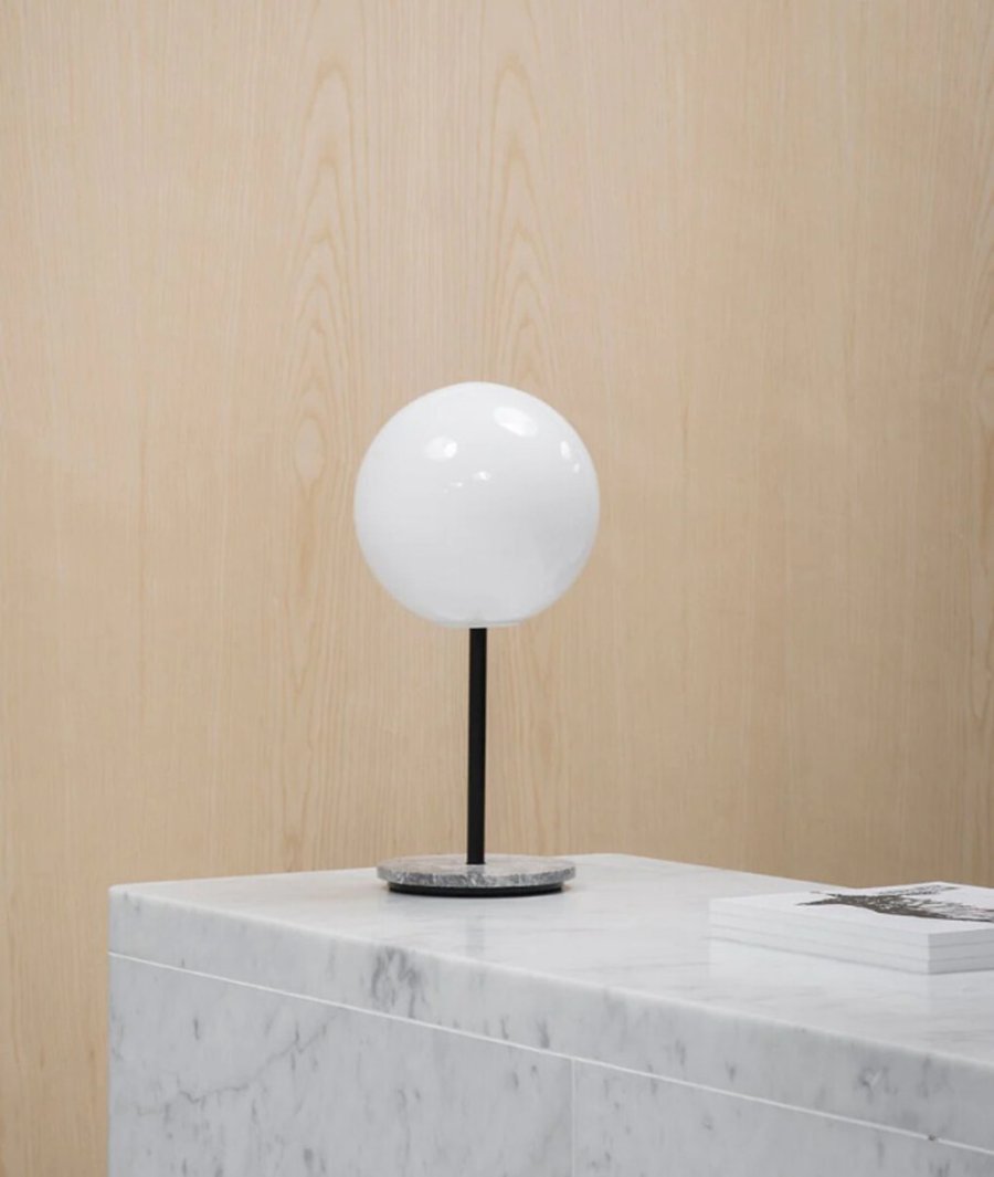 Audo TR Bulb Tischleuchte H41 cm, Shiny Opal/Ocean Grey Marble