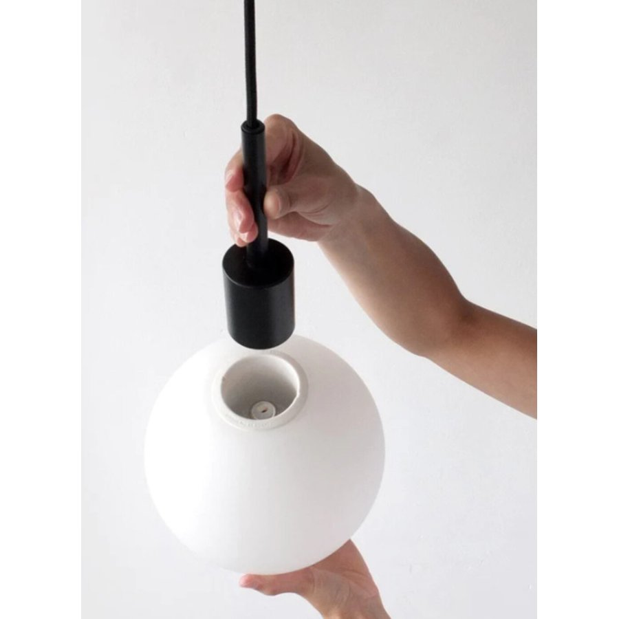 Audo TR Bulb Pendelleuchte 20 cm, Mat Opal/Schwarz 