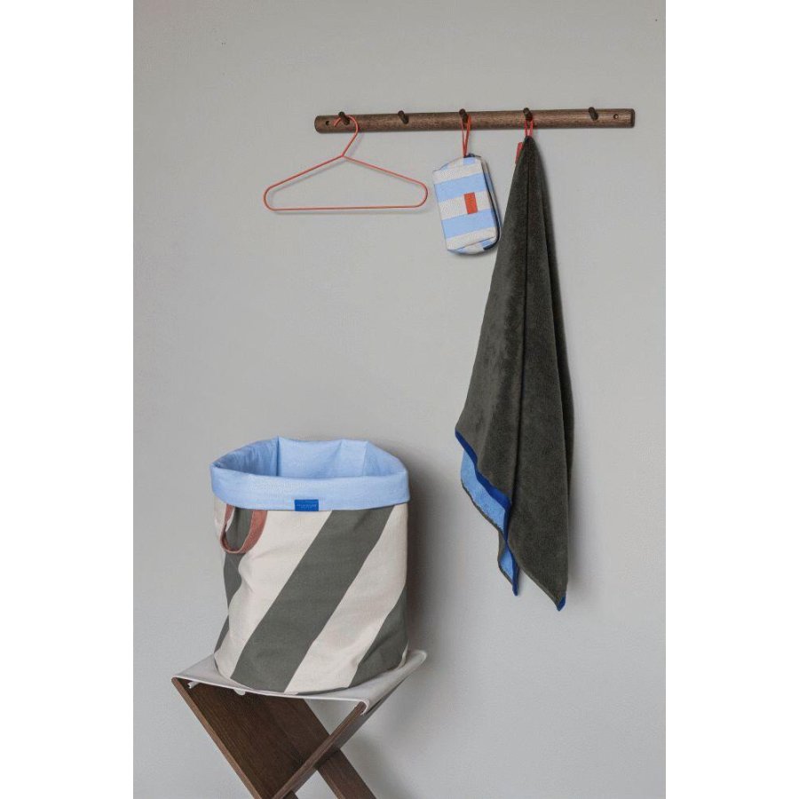 Mette Ditmer Diagonal Wäschekorb H50cm, Dunkeloliv/Sand