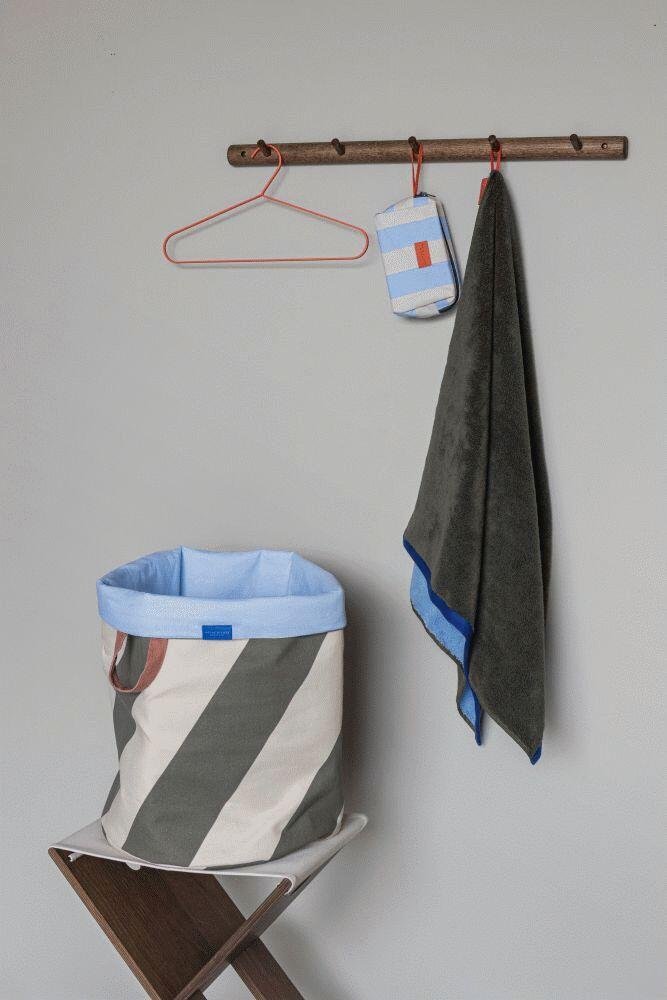 Mette Ditmer Diagonal Wäschekorb H50cm, Dunkeloliv/Sand