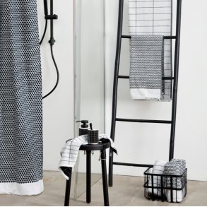 Mette Ditmer Grid Håndklæde 70x140 cm, Black/Off-white
