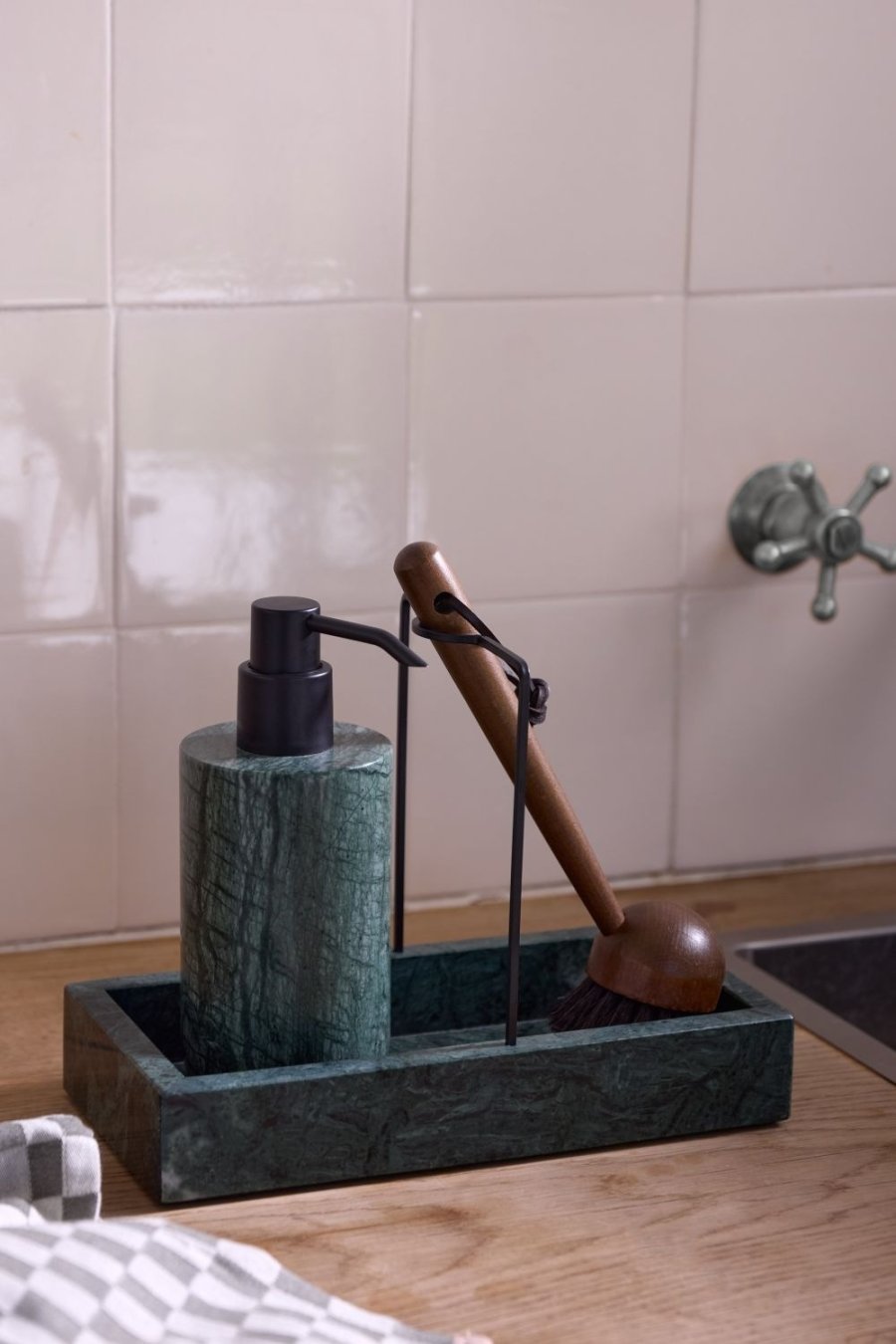 Mette Ditmer Marble Sp&uuml;lbeckenhalter H17,5 cm, Dark Forest