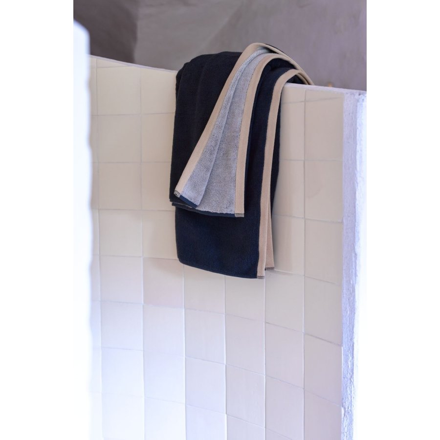 Mette Ditmer Soft H�ndkl�de 70x133 cm, Dark Grey /Light Grey