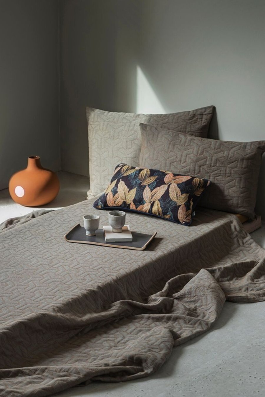 Mette Ditmer Mono Sengetppe 250x250 cm, Tobacco