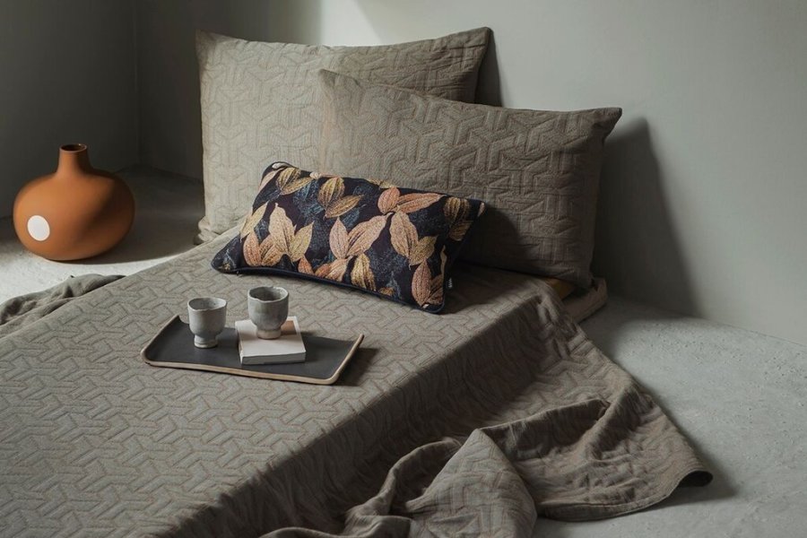 Mette Ditmer Mono Sengetppe 250x250 cm, Tobacco