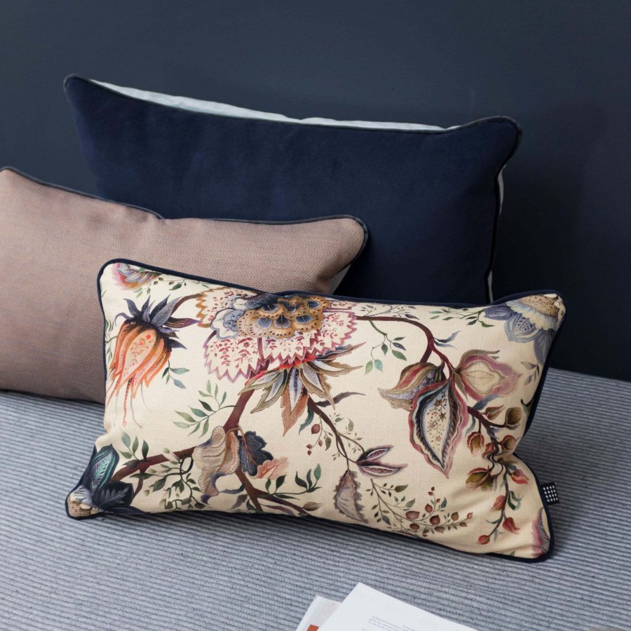 Mette Ditmer Atelier Pude 50x30 cm, Flower Mix/Dark Blue