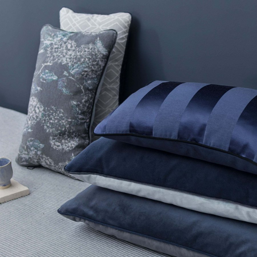 Mette Ditmer Atelier Pude 50x30 cm, Satin Midnight/Dark Blue