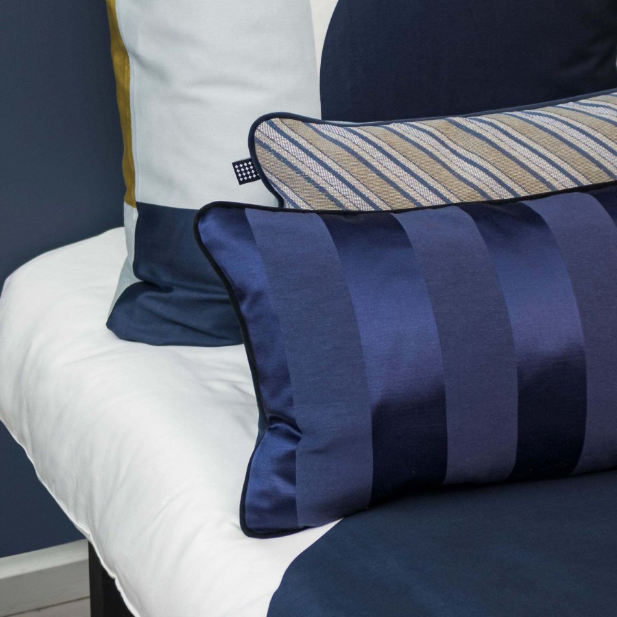 Mette Ditmer Atelier Pude 50x30 cm, Satin Midnight/Dark Blue