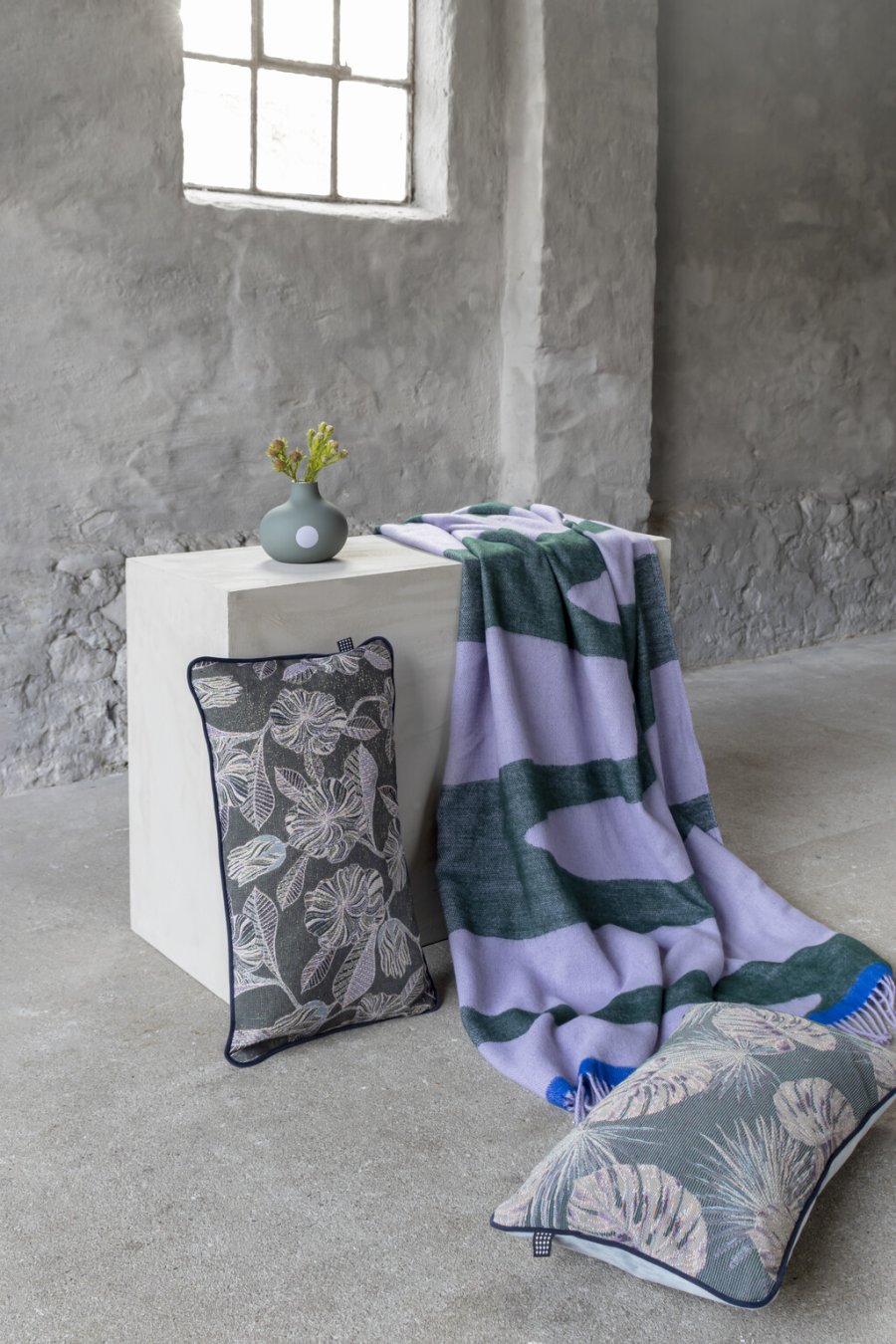 Mette Ditmer Atelier Kissen 50x30 cm, Monstera/Light Blue
