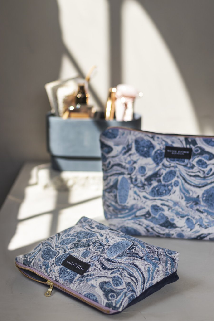 Mette Ditmer Venus Kosmetikpung 23x14 cm, Blue Marble/Dark Blue