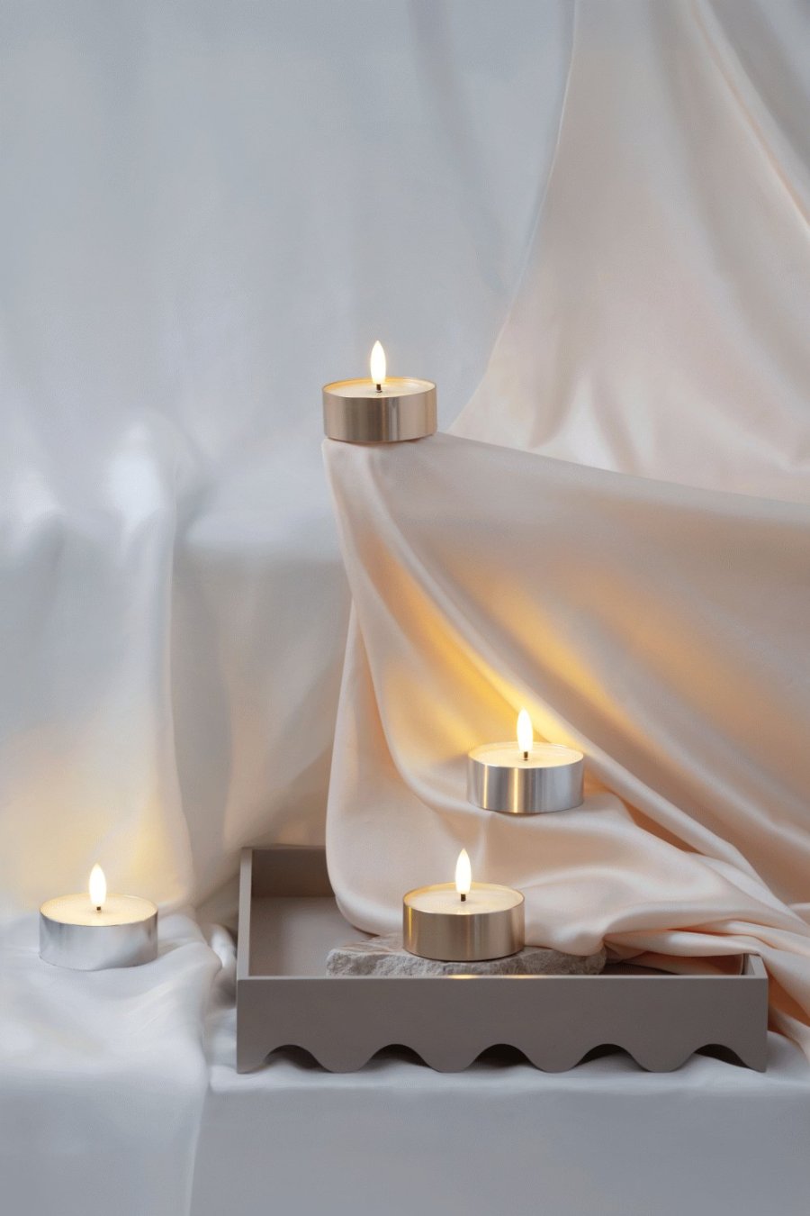 Moods & More Teelicht mit Schmelzeffekt LED 6,3xH25 cm, Silber-Finish