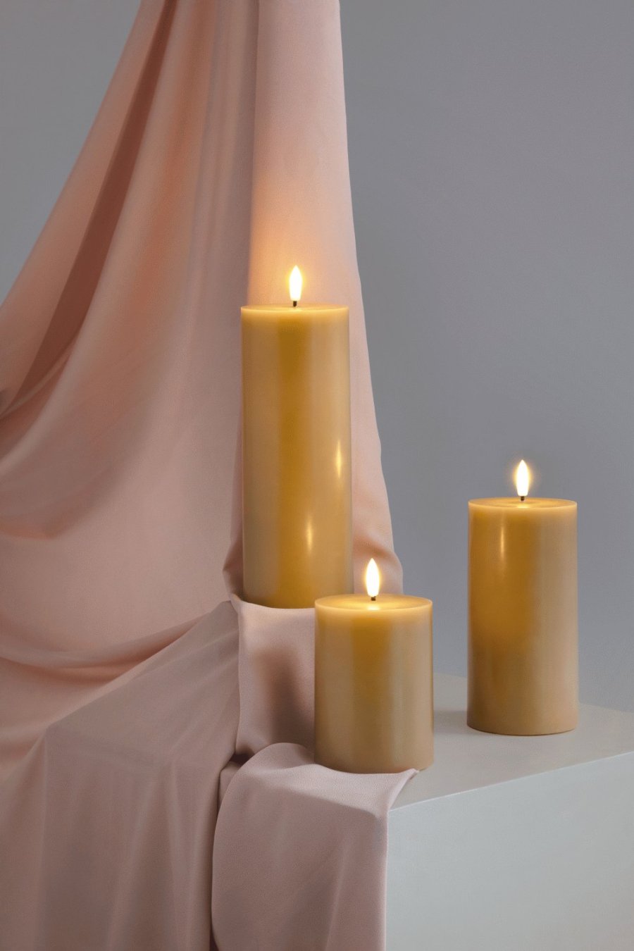 Moods & More Stumpenkerze LED 7,4xH15 cm, Honey Mustard