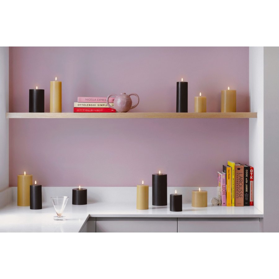 Moods & More Stumpenkerze LED 7,4xH15 cm, Honey Mustard