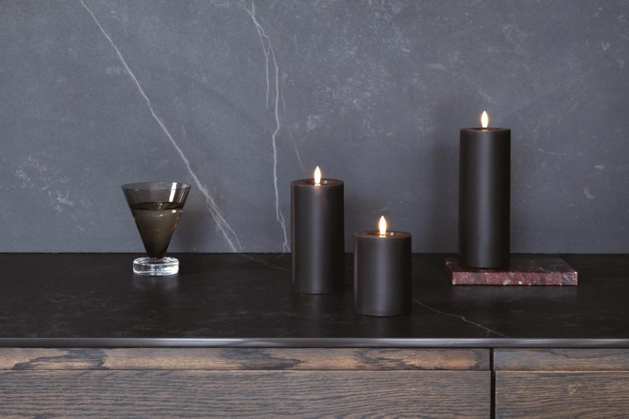 Moods & More Stumpenkerze mit Schmelzeffekt LED 7,4xH15 cm, Charcoal