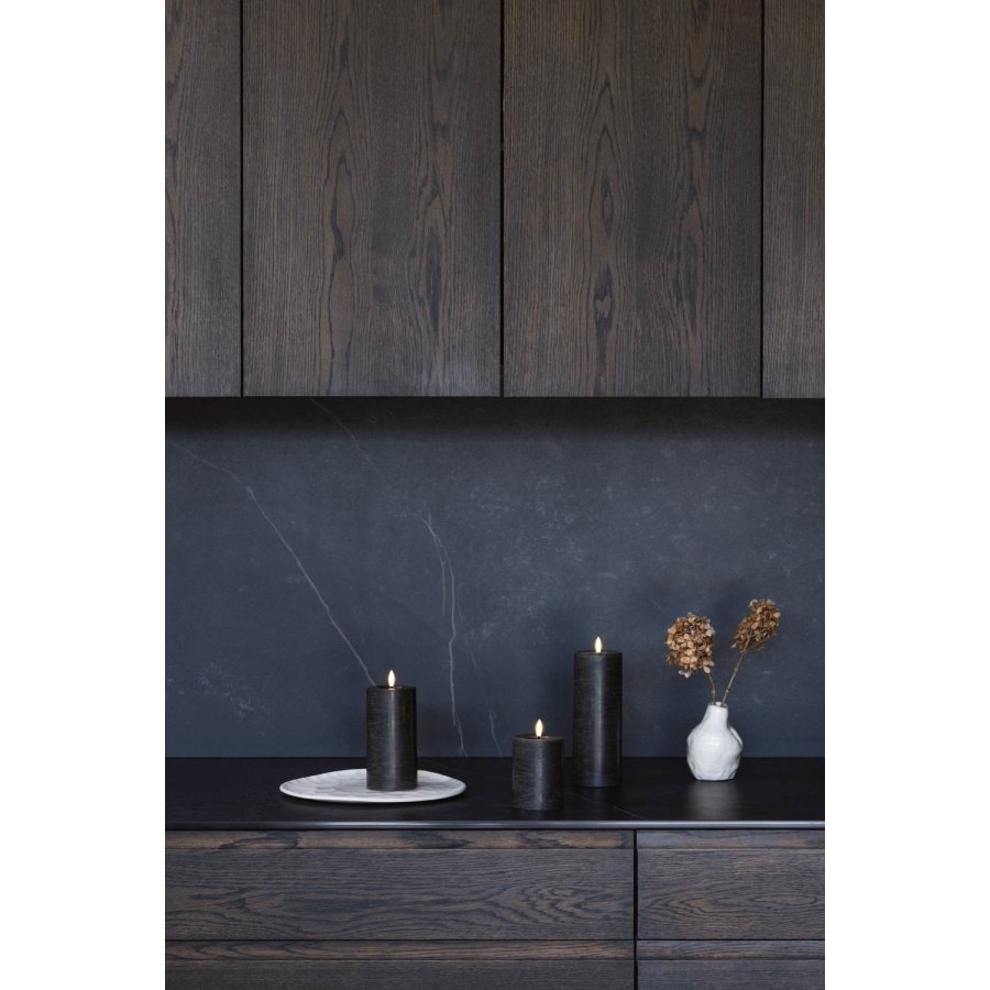 Moods & More Rustikale Stumpenkerze mit Schmelzeffekt LED 7,4xH15 cm, Charcoal