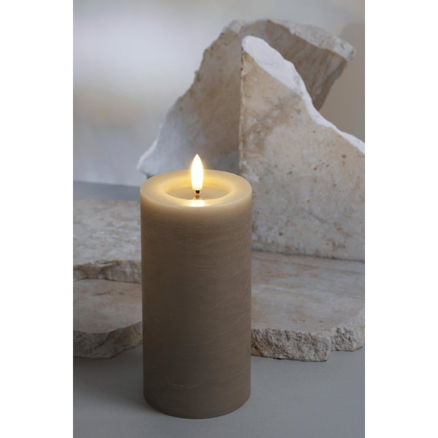 Moods & More Rustikale Stumpenkerze mit Schmelzeffekt LED 7,4xH15 cm, Sand