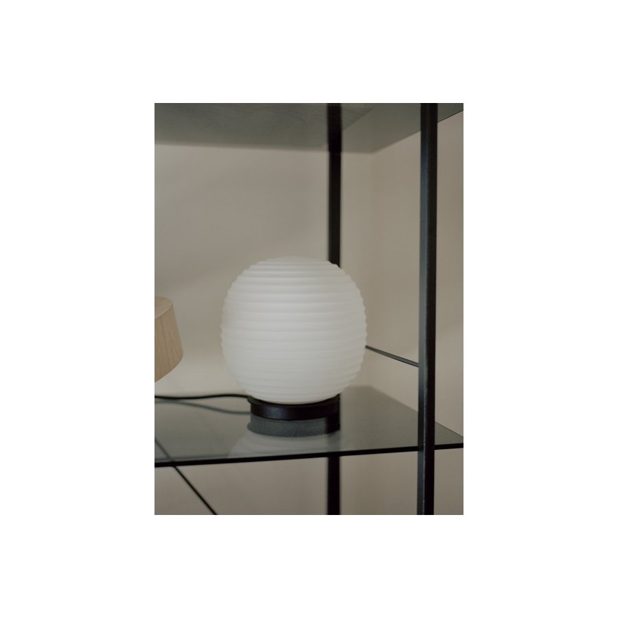 New Works Lantern Globe Tischleuchte H22 cm, Wei