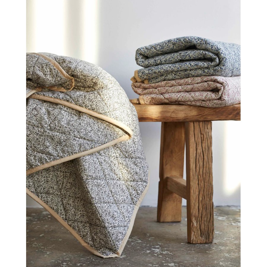 Nordal Agena Quiltet Tppe 200x140 cm, Brun/Offwhite