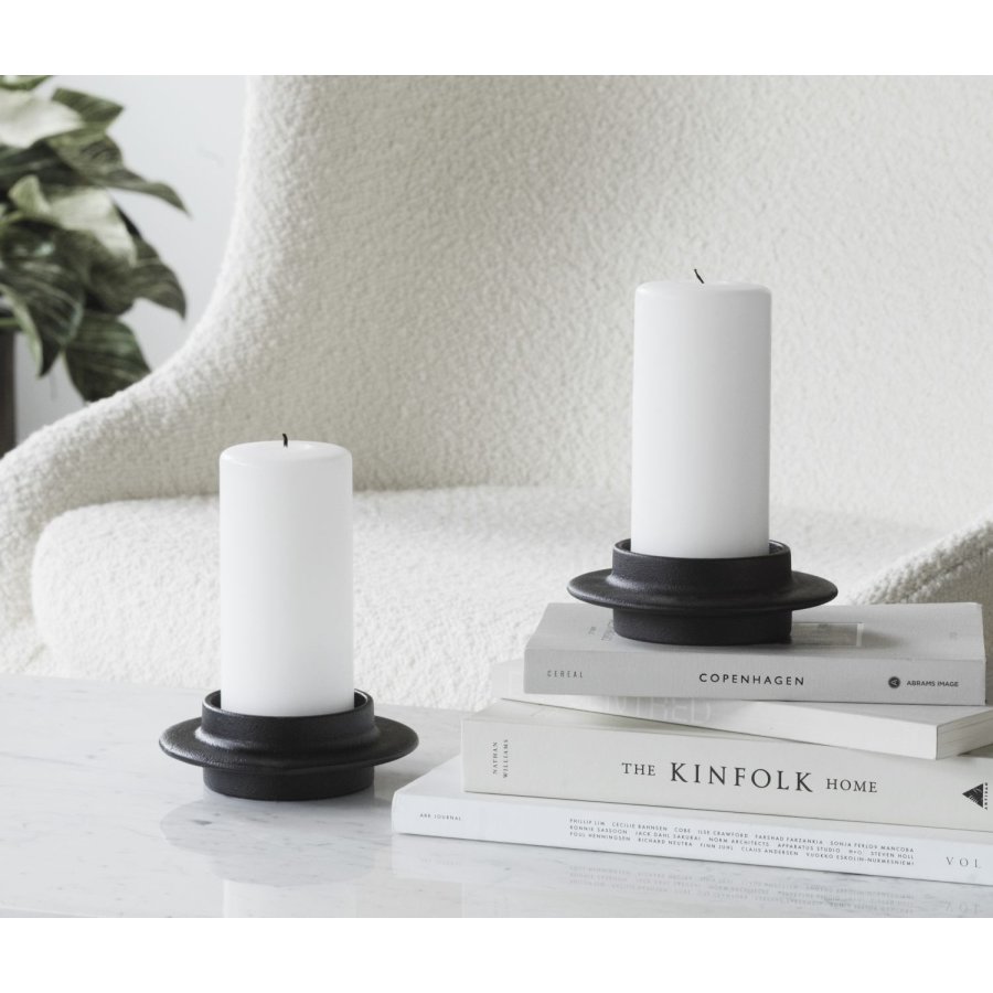 Normann Copenhagen Heima Stumpenkerzenhalter H4,3 cm, Schwarz