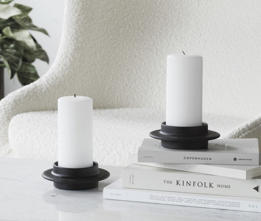 Normann Copenhagen Heima Stumpenkerzenhalter H4,3 cm, Schwarz