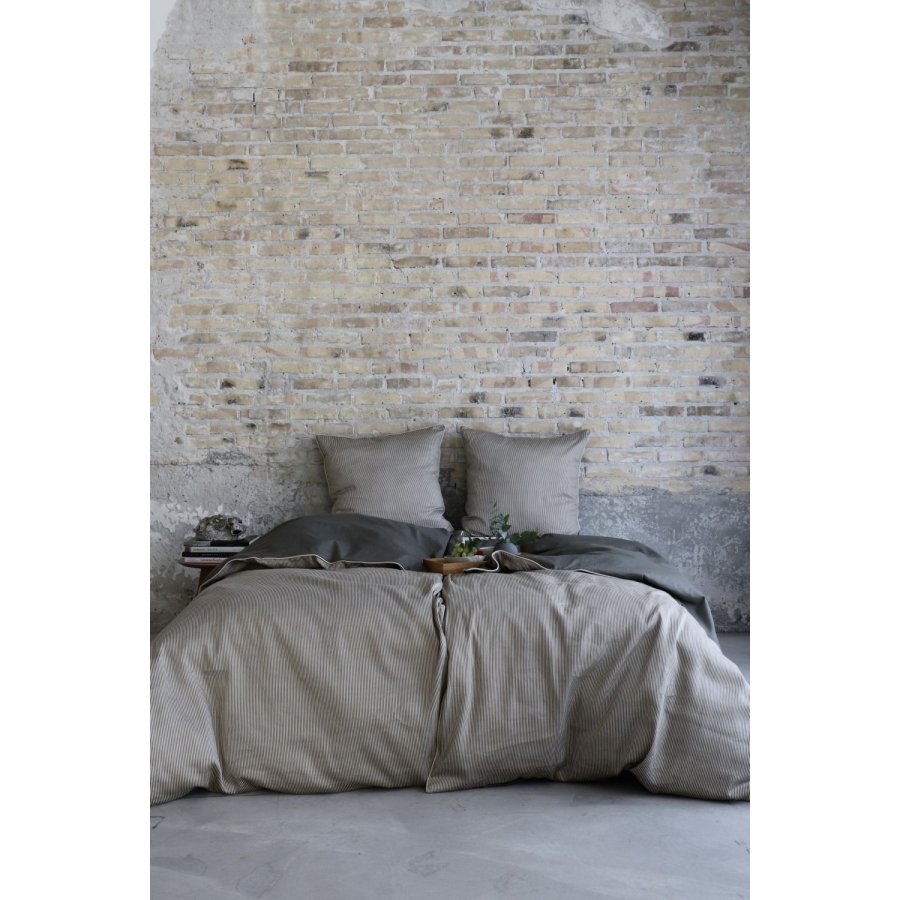 OMHU Pin Stripe m. Piping Senget�j 140x200 cm, Olive/Sand