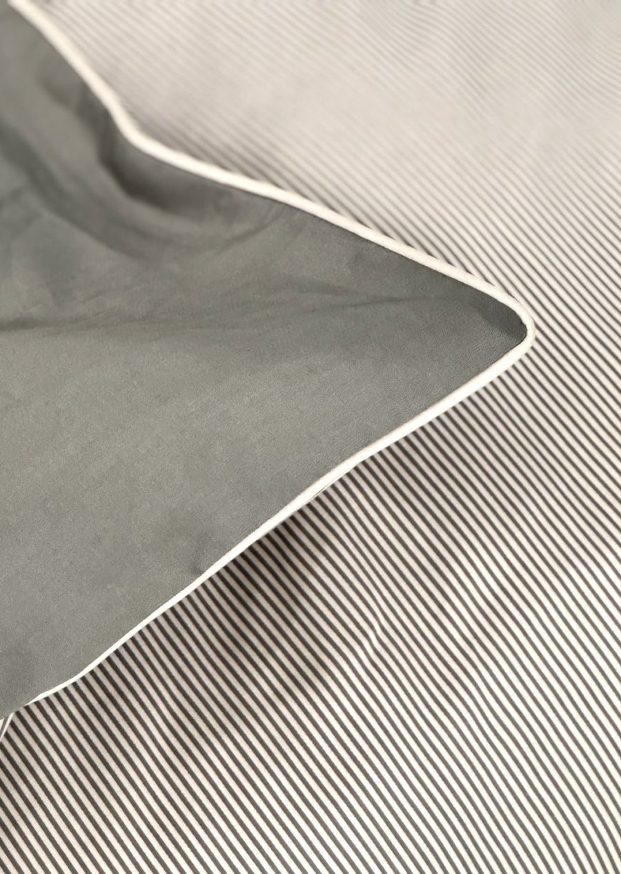 OMHU Pin Stripe m. Piping Senget�j 140x200 cm, Olive/Sand