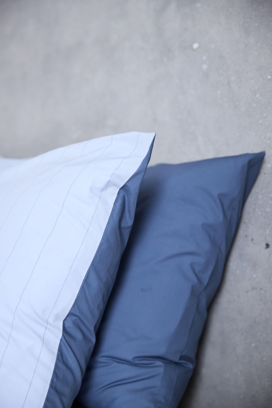 OMHU Needle Stripe Senget�j 140x200 cm, Ocean/Sky