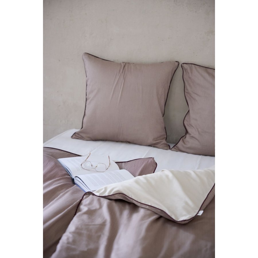 OMHU Pin Stripe m. Piping Senget�j 140x220 cm, Royal/Sand