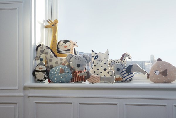 OYOY Mini Kuscheltier Frau Ruth 40 cm, Puder