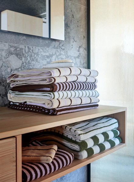 OYOY Raita H�ndkl�de 50x100 cm, Lilla