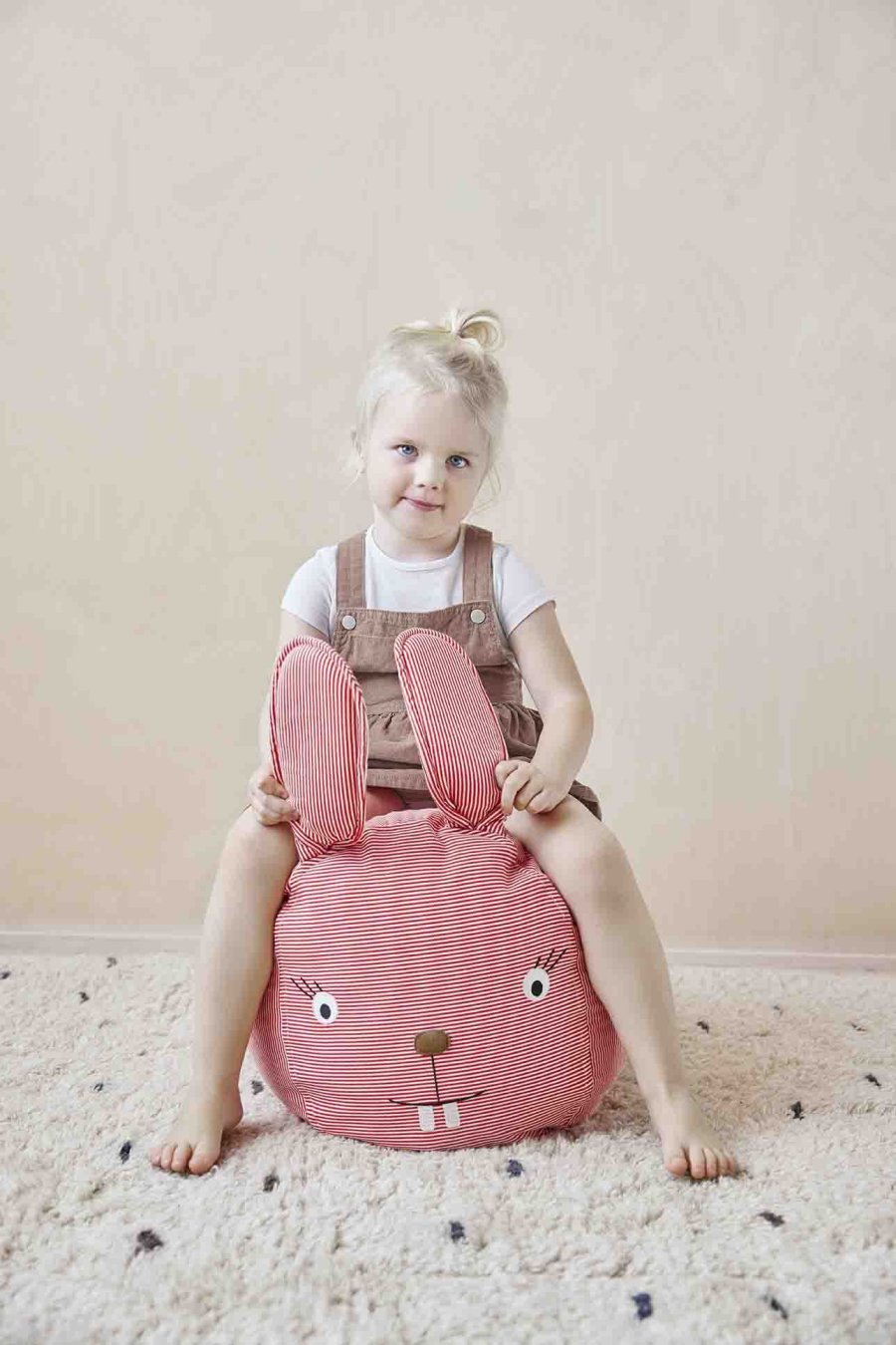 OYOY Mini Sitzsack Kaninchen Rosy, Kirsche Rot