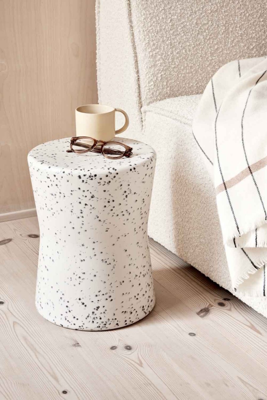 OYOY Trisse Hocker H35 cm, Beige