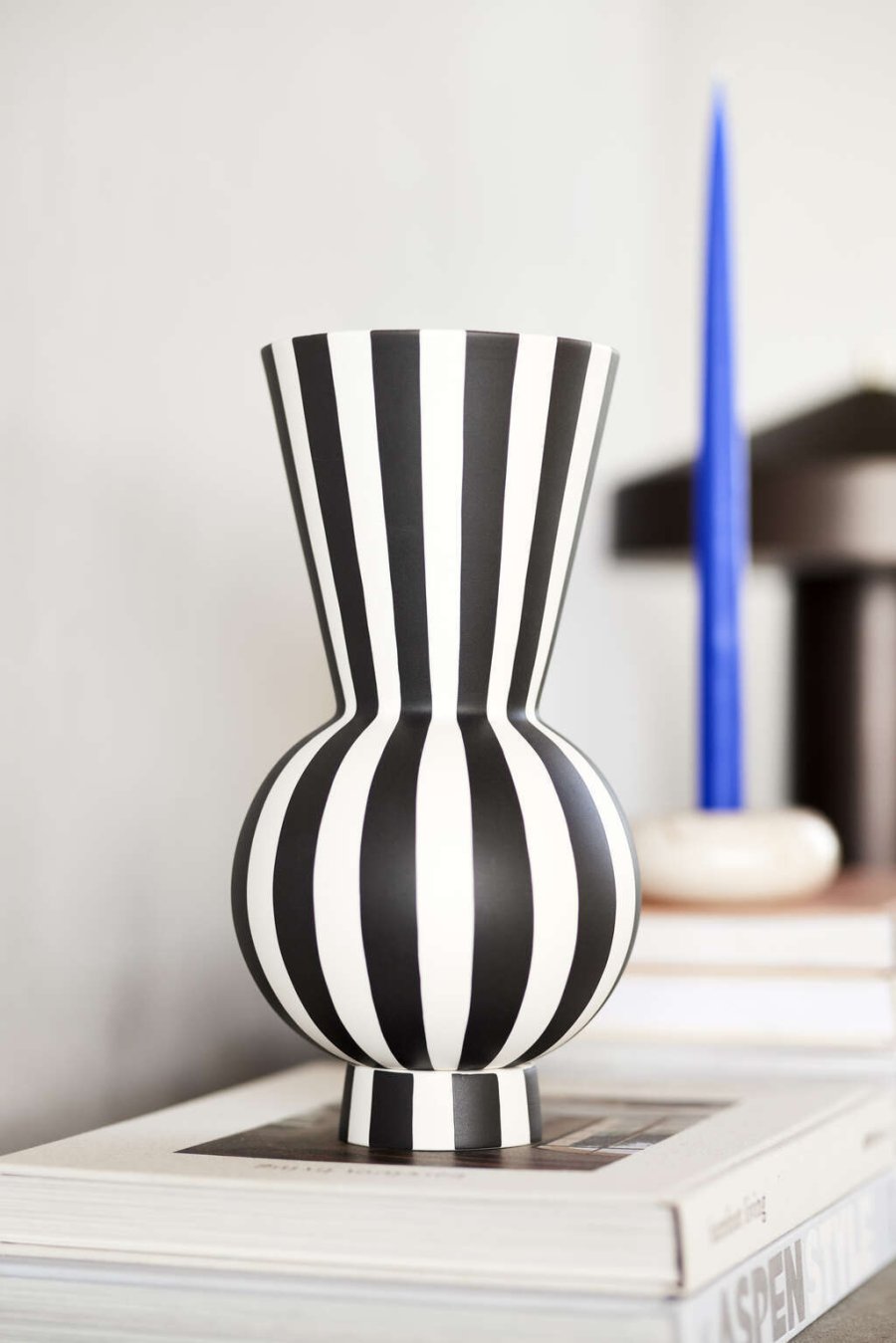 OYOY Toppu Vase H28 cm, Wei/Schwarz