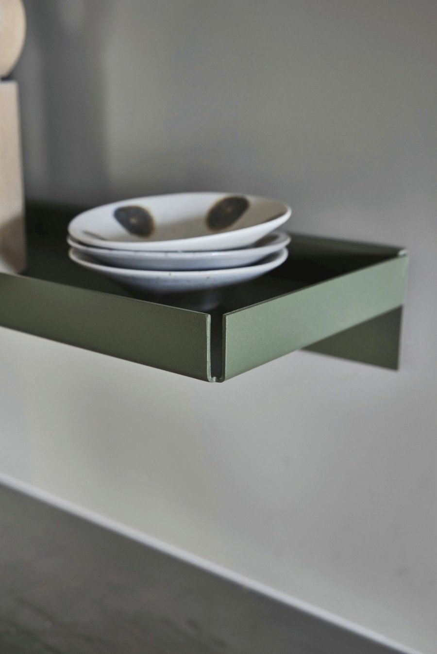 OYOY Bakku Wandregal 16x80 cm, Olive