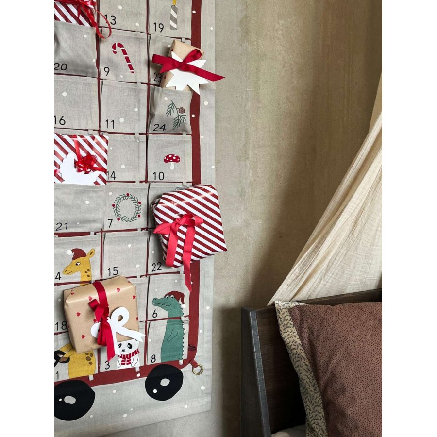 OYOY Bus Julekalender 52x104 cm, Clay/Rd