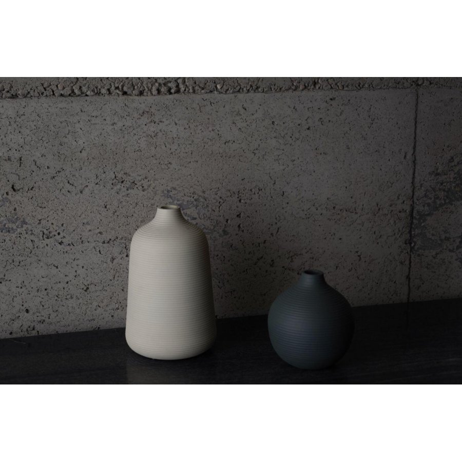 Philippi LIM Vase H16 cm, Mrkegrn