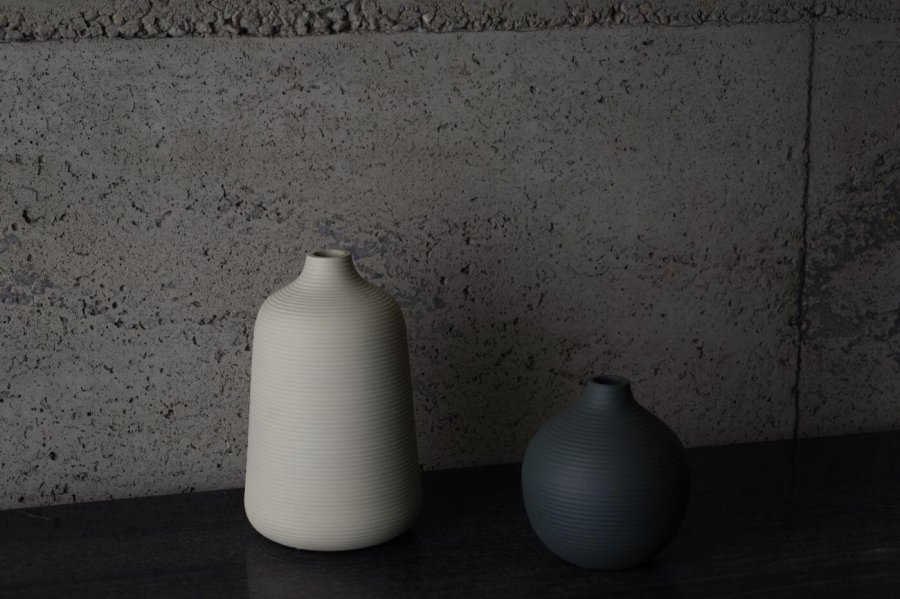 Philippi LIM Vase H16 cm, Mrkegrn