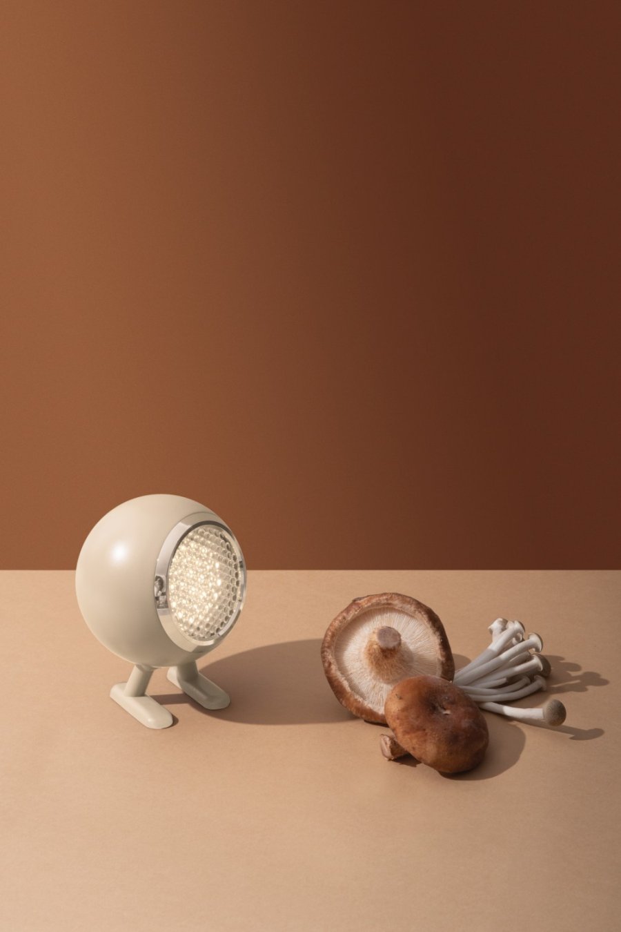 Mr. Wattson Norbitt Trdls Bordlampe LED H8,3 cm, Mushroom Brown