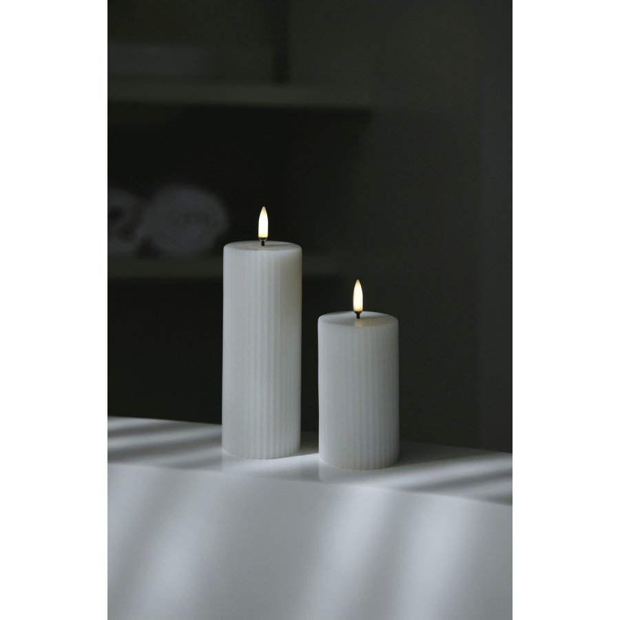 Uyuni Lighting Bloklys m. Riller LED 5,8xH10,1 cm, Nordic White