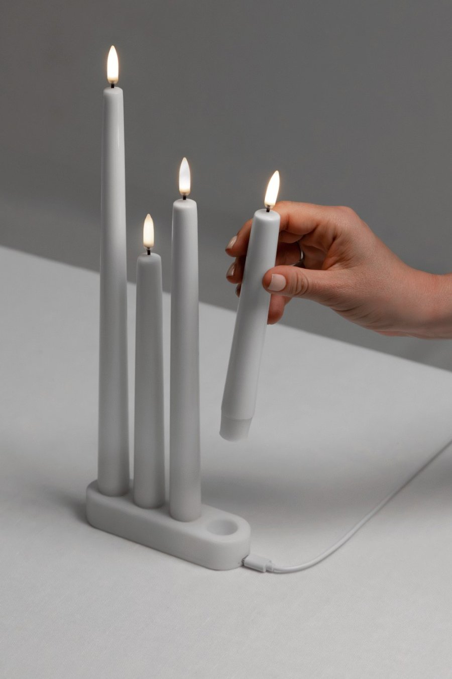 Uyuni Lighting Ladestation til 4 stk. Kronelys 13x4 cm