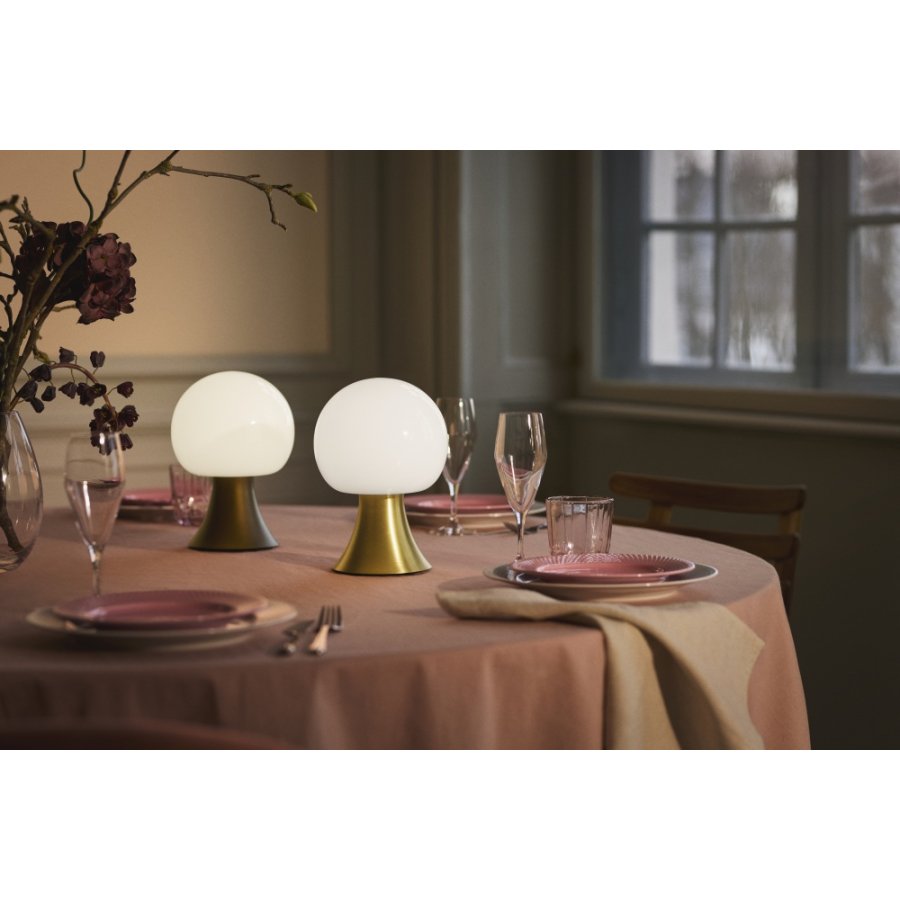 Holmegaard Noor Akku-Tischlampe LED H23 cm, Messing
