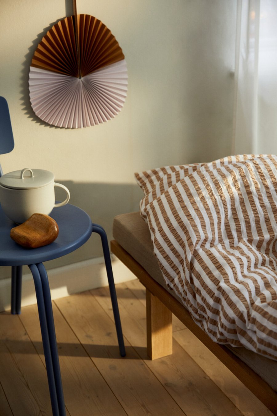 Juna B�k&B�lge Lines Senget�j 140x200 cm, Sand/Hvid