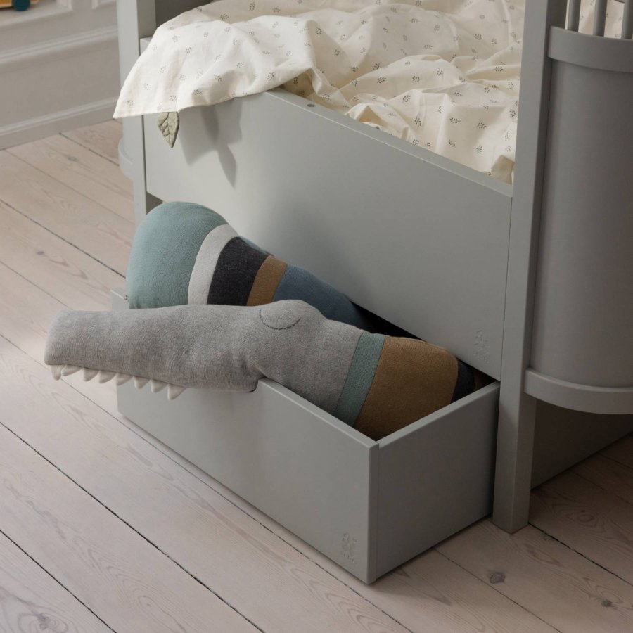 Sebra Strikket Pude Sleepy Croc 12x190 cm, Dusty Blue